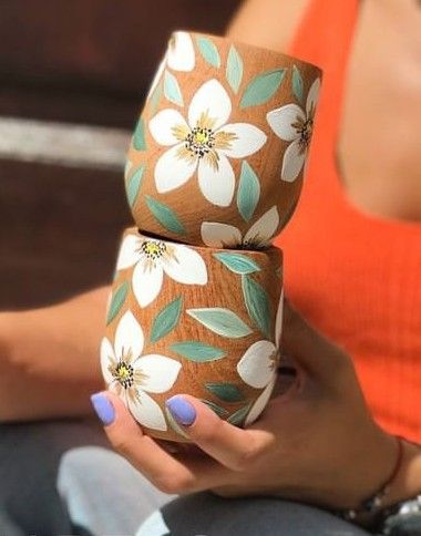 Ideas Para Pintar Mates, Sharpie Projects, Mate Idea, Plant Pots Crafts, Boho Art Painting, Wooden Cups, Art With Meaning, Diy Pottery Painting, Flower Pot Art