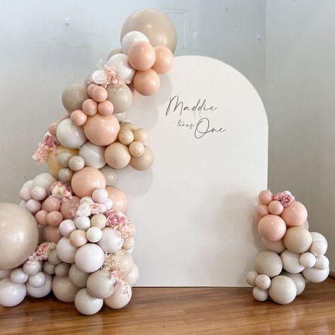 Soft Pink Balloon Garland, Girly Balloon Arch, Pink White Balloon Arch, Simple Arch Backdrop, White Balloons With Flowers, Chaira Backdrop With Balloons, First Birthday Balloon Backdrop, 1st Birthday Girl Backdrop Ideas, First Birthday Girl Backdrop