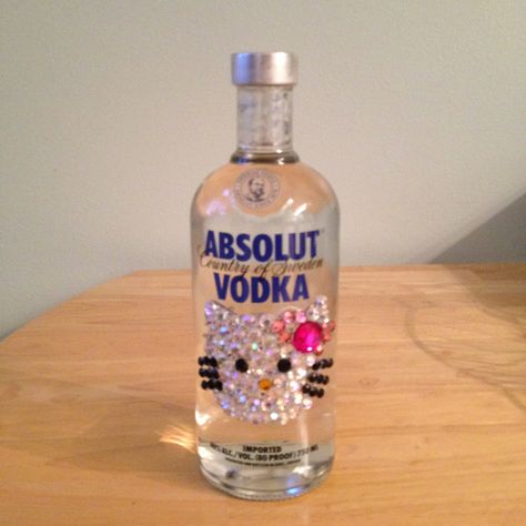 Bedazzled Vodka Bottle Craft, Bedazzled Liquor Bottles, Impulsive Ideas, Bedazzled Bottle, Vodka Gifts, Pretty Alcoholic Drinks, Birthday Goals, Alcohol Aesthetic, Absolut Vodka