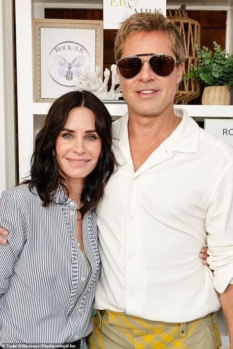 brad pitt and courtney cox at the “Rock4EB” charity event, 2024 Brad Pitt Friends, Brad Pitt Girlfriend, Brad Pitt Pictures, Justin Theroux, Malibu California, Hollywood Icons, Charity Event, Opera Singers, Top News