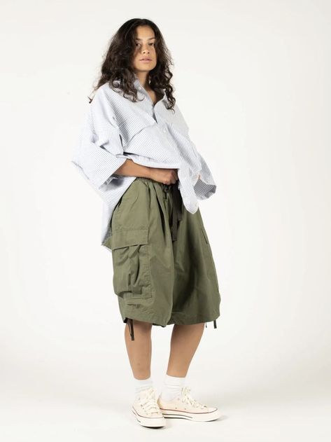 Primary reference – shape, colour Balloon Shorts, Parachute Shorts, Culottes Outfit, Tactical Wear, Body Reference Poses, Tomboy Style Outfits, Body Reference, Reference Poses, Tomboy Fashion