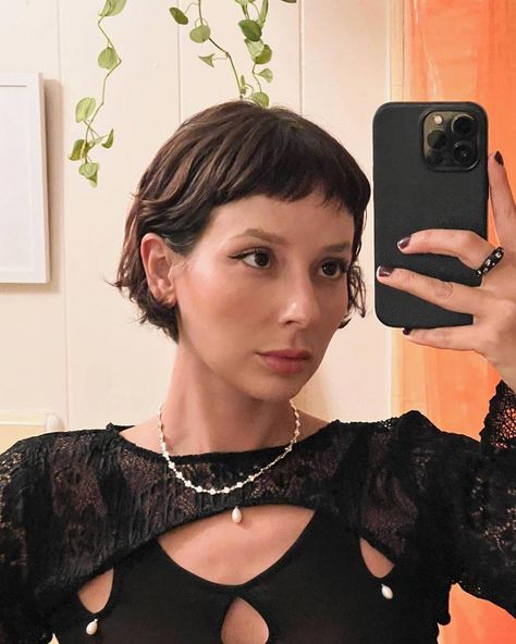 Alyssa Coscarelli Hair, Weird Hair, Alyssa Coscarelli, French Bob, Stylish Short Hair, Cool Short Hairstyles, Short Hair Trends, Long Bob Haircuts, Edgy Short Hair