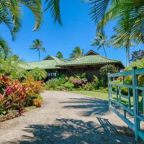 Koi Pond Waterfall, Oceanfront Beach House, Kilauea Lighthouse, Hawaiian Homes, Tropical Bedrooms, Pond Waterfall, Driveway Landscaping, Tropical Gardens, Beach Bungalows