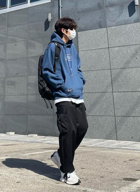 Korean Baggy Style Men, Korean Sweatpants Outfit Men, Korean Outfit Men Casual, Men Lazy Outfit, Japanese Fashion Men Casual, Baggy Male Outfits, Korean Street Fashion Mens Casual, Asian Guy Outfits, Lazy Outfits Men