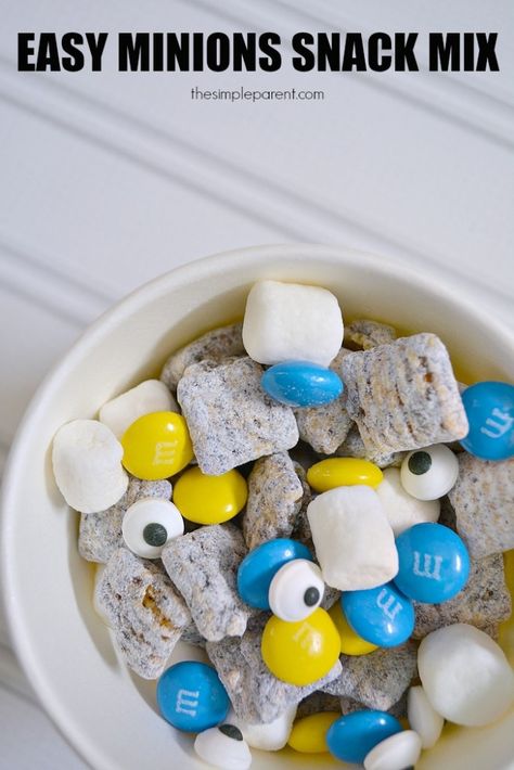 15 Totally Awesome Minions Party Food Ideas: Easy Minions Snack Mix Recipe Easy Snack Mix Recipes, Minion Party Food, Minion Snacks, Minion Food, Homemade Minion Costumes, Easy Snack Mix, Party Mix Snacks, Snack Mix Recipe, Minion Baby