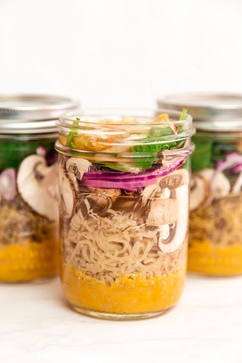 Healthy meal preps are a great way to prepare a nourishing, quick meal for breakfast, lunch, or dinner. I love this Coconut Curry Ramen Meal Prep to bring to work for lunch or to have for a quick dinner after a long day. This meal prep is so easy, all you need is a few mason jars and a few simple ingredients. #mealprep Ramen Meal Prep, Mason Jar Ramen, Jar Ramen, Coconut Curry Ramen, Mason Jar Soup, Ramen Ingredients, Candied Bacon Recipe, Curry Ramen, Amazing Food Photography