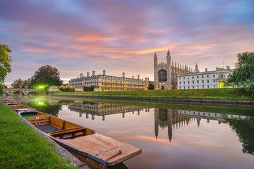 King's chapel at sunrise near river Cam in Cambridge. England River Wallpaper, College Wallpaper, Cambridge Uk, King's College, Cambridge University, City Wallpaper, Lausanne, New Backgrounds, Isle Of Wight