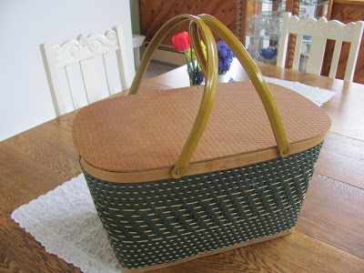 Picnic Basket Makeover, Picnic Basket Crafts, Green Picnic Basket, Picnic Basket Decor, Antique Picnic Basket, Green Picnic, Rectangle Basket, Bamboo Placemats, Basket Makeover