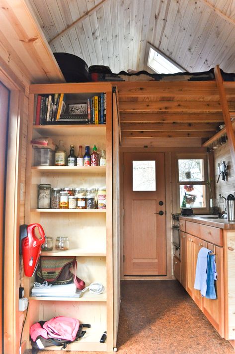 Tammy is living in a 12 m2 (128 ft2) house with her husband and two cats #tiny #house Jar Shelf, Magic Cottage, Tiny Bath, Cabin Tiny House, Diy Tiny House, Cozy Places, Building A Tiny House, House Photos, Portable House