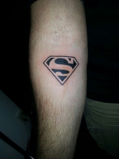 Superman Symbol Tattoo, Superman Logo Tattoo, Superman Tattoo For Men, Superman Tattoo, Logo Superman, Sin Tattoo, Finger Tattoos For Couples, Superman Tattoos, Candy Skull Tattoo