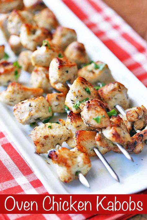 These tasty chicken kabobs are baked in the oven, then finished under the broiler. The result: juicy chicken kabobs that everyone will love! Oven Chicken Kabobs, Chicken Kabob Recipes, Juicy Baked Chicken, Oxtail Recipes, Kabob Recipes, Tasty Chicken, Chicken Kabobs, Oven Chicken, Oven Baked Chicken