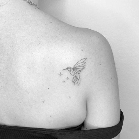 hummingbird minimalist tattoo on shoulder piece Hummingbird With Lilac Tattoo, Hummingbird Book Tattoo, Fineline Tattoo Hummingbird, Hummingbird Tattoo Shoulder For Women, Hummingbird Tattoo Placement Ideas, Small Hummingbird Tattoos For Women, Hummingbird Tattoo Minimalist, Small Hummingbird Tattoo Simple, Hummingbird Shoulder Tattoo