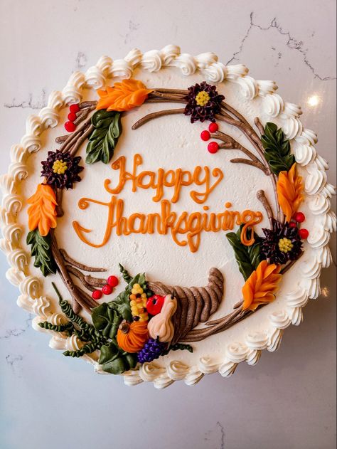 Fall Theme Cakes, Thanksgiving Cakes Decorating, Whole Foods Cake, Fall Cakes Decorating, Fall Leaf Cake, Thanksgiving Sweets, Friends Autumn, Turkey Christmas, Blessed Friends