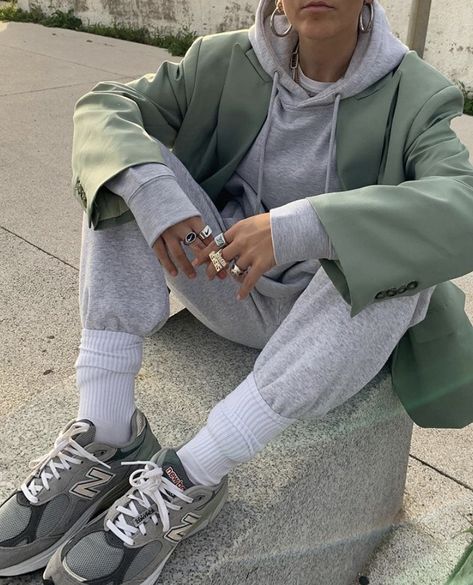 Grey Tracksuit, Tracksuit Outfit, Comfy Fashion, Mode Inspo, 가을 패션, Looks Style, Mode Inspiration, Winter Fashion Outfits, Outfits Casuales