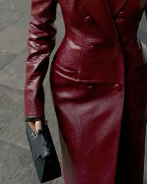 Dark Red Clothes Aesthetic, Dark Red Aesthetic Outfit, High Class Aesthetic, Cherry Outfit Ideas, Maroon Coat, Dark Feminine Aesthetic, Mode Ootd, Feminine Aesthetic, Red Aesthetic