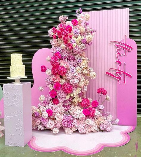 Pink Backdrop Ideas, Party Rental Ideas, Candy Theme Birthday Party, Shades Of Lilac, Birthday Backdrops, Fringe Backdrops, Gold Party Decorations, Wedding Backdrop Design, Pink Backdrop