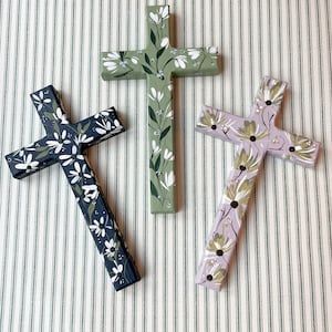 Painted Wood Cross Wooden Cross Crafts Paint, Painted Cross Ornament, Painted Wooden Crosses Ideas, Wooden Cross Painting Ideas, Easy Cross Painting, Painted Cross Ideas, Cross Crafts Diy, Cross Painting Ideas, Godly Art