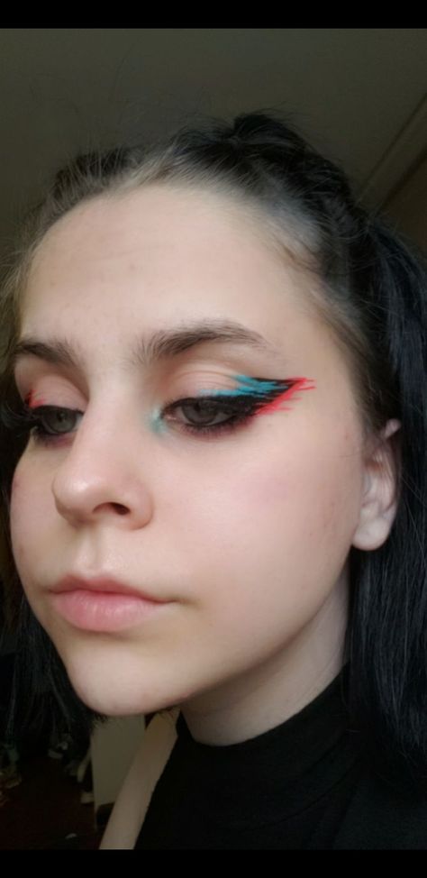 Glitch Makeup Looks, Glitch Makeup, Hooded Eye Graphic Liner, Graphic Liner And Glitter, Glitter Graphic Liner, Alt Graphic Liner Hooded Eyes, Glitter Graphic Eyeliner, Pure Makeup, Eyeliner Ideas