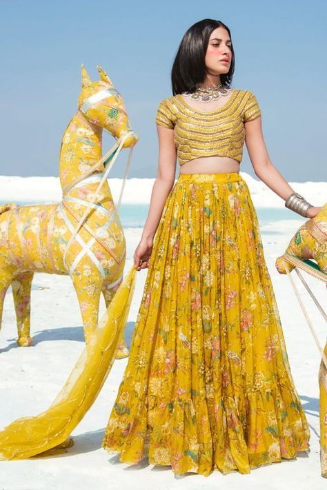 Jazz Up Your Festive Look With These Breathtaking Yellow Indian Outfits Printed Crop Top Lehenga, Yellow Printed Lehenga, Ideas For Haldi Ceremony, Yellow Indian Outfit, Yellow Floral Lehenga, Orang India, Haldi Outfits, Printed Lehenga, Indian Outfits Lehenga