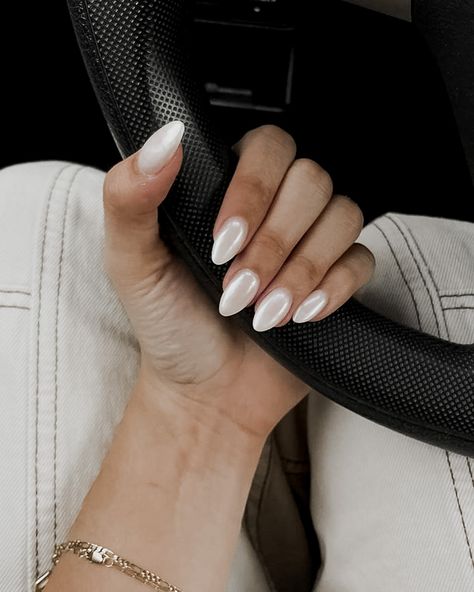 Clean Elegant Nails, Cute Gel Nails Almond, Wedding Guest Nails Ideas Almond, Almond Graduation Nails, Cute Grad Nails, Prom Nails With Blue Dress, Summer Graduation Nails, Short Gel X Nails Almond, Simple Grad Nails