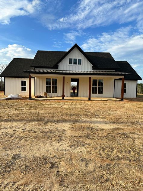 Beautiful home built by East Texas Custom Construction Small Western House Exterior, Brown Barndominium Exterior, Brown Barndominium, Modern Farmhouse Home Exterior, Farmhouse Home Exterior, Basic Farmhouse, Barndominium Exterior, Autumn Drive, Future Farmhouse