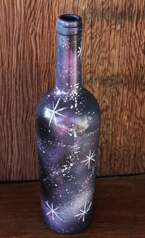 DIY Wine Bottle Painting Ideas for Home Décor Wine Bottle Vase, Wine Bottle Project, Wine Bottle Vases, Hand Painted Wine Bottles, Wine Craft, Diy Glass Bottle Crafts, Christmas Wine Bottles, Wine Bottle Art, Wine Bottle Diy Crafts