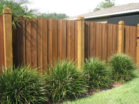 Our board-on-board (B.O.B) privacy fences are built with each 6 in. board being overlapped by another 6 in. board with a ¾ in. overlap on both sides. This eliminates even the slightest amount of daylight being seen between gaps. Oak Fence, Cheap Privacy Fence, Fence Planning, Wood Privacy Fence, Wood Fence Design, Cheap Pergola, Privacy Fence Designs, Fence Styles, Types Of Fences