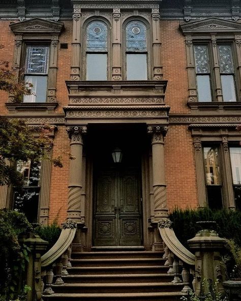 Leigh Bardugo в Instagram: «Il Bastone aka the Anderson Mansion aka Lethe House HQ. You can find it on Orange Street in New Haven, if you follow the map 🐍💀✨ Yesterday…» Ninth House, Labyrinth Design, Autumn In New York, Leigh Bardugo, Witch House, The Secret History, New Haven, The Map, City Lights