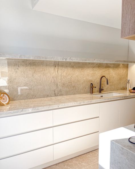 Taj Mahal Butler’s Kitchen | Unley Park With shades of beige, cream, and grey seamlessly blending together, this stone exudes elegance and charm. Without a doubt, one of our favorites 🤍 Architect | @piteoarchitects Lighting | @thelightimpact #kitchendesign #stonebenchtops #benchtopsadelaide #nautralstone #tajmahal #quartzite #interiordesign #adelaidehomes Kitchen Top Stone, Taupe Kitchen, Taj Mahal Quartzite, Cream Stone, Beige Kitchen, Stone Bench, Stone Kitchen, Kitchen Interior Design Modern, Kitchen Worktop