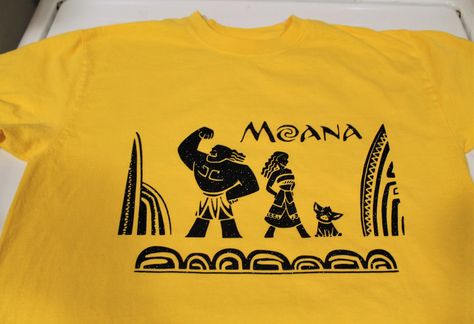 Custom Moana birthday shirt using Silhouette Cameo heat transfer glitter vinyl. Oceania Disney, Disney Magic Bands, Disney Silhouette, Princess Silhouette, New Disney Princesses, Diy Disney Shirts, Moana Birthday, E Boys, Womens Disney Shirts