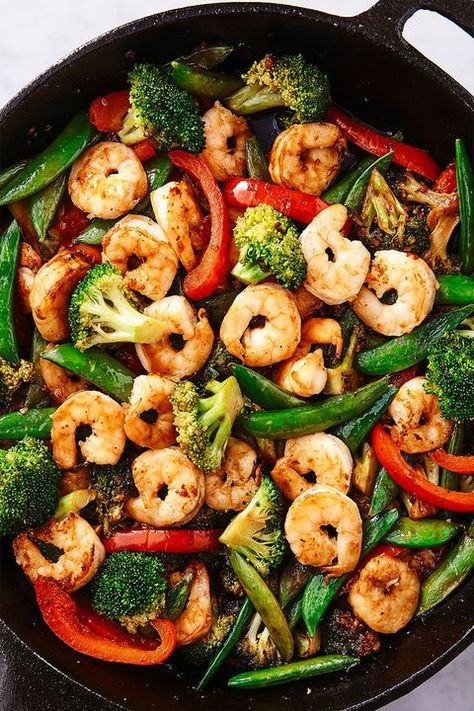 Shrimp Stir Fry - Delish.com Stir Fry Shrimp Recipes, Shrimp Broccoli, Fried Shrimp Recipes, Plats Healthy, Shrimp Stir Fry, Shrimp Recipes Healthy, Healthy Shrimp, Shrimp Recipes Easy, Makanan Diet