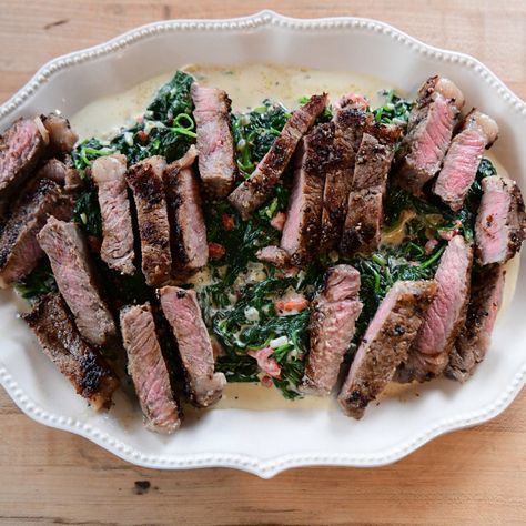 Peppercorn-Crusted Steak with Pimiento Creamed Spinach By Ree Drummond Peppercorn Crusted Steak, Crusted Steak, Peppercorn Steak, Food Network Recipes Pioneer Woman, Ree Drummond Recipes, Creamed Spinach Recipe, Cheesy Spinach, Spinach Recipe, Pioneer Woman Recipes