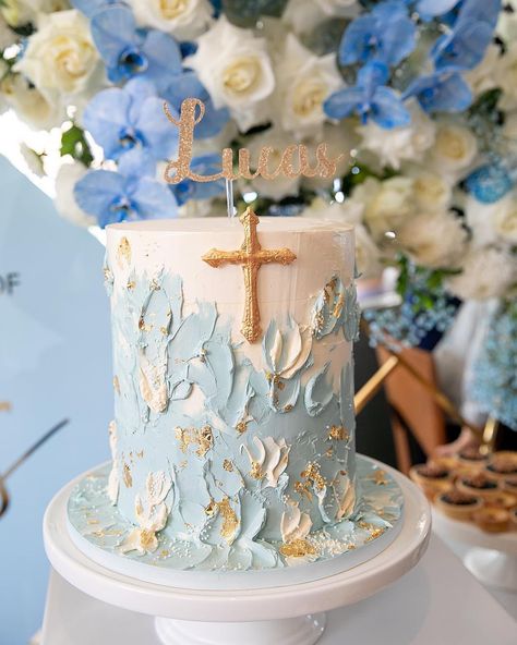 dessert&co on Instagram: “Celebrating the Christening of Lucas! 💙 . Styling/flowers/setup by @nkfloraldesigns Cake by @dessertandco_ Props by @elegant_tea_time…” Baptismal Cake Boy, Baptismal Cake Boy Simple, Choc Drip Cake, Baptismal Ideas, Baptismal Cake, Baby Christening Cakes, Christening Cake Boy, Baptism Decor, Styling Flowers