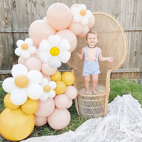 Daisy Balloon Garland, Groovy One Birthday, Wildflower Birthday Party, Groovy One, First Birthday Decor, Two Groovy, 2nd Birthday Party For Girl, Flower Birthday Party, 1st Birthday Party For Girls