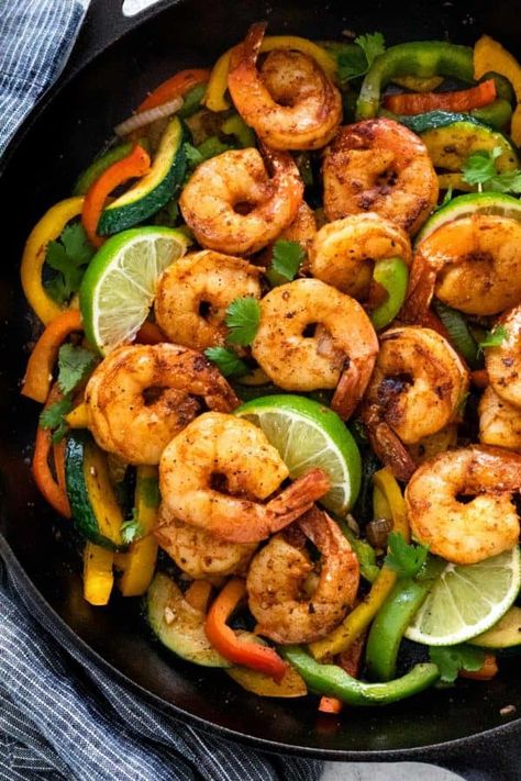 Make a hot sizzlingly skillet of shrimp fajitas. This recipe has tons of flavor, it's quick, and healthy, just warm up some tortillas and you’re all set! #shrimpfajitas #fajitas #healthy #shrimp Shrimp Fajita Recipe, Skillet Shrimp, How To Make Shrimp, Homemade Fajita Seasoning, Shrimp Fajitas, Fajita Seasoning, Fajita Recipe, Steak Fajitas, Steak Sandwich