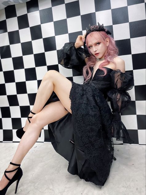 Visual Kei Makeup, Visual Kei Fashion, Punk Style Outfits, Kei Visual, Kamijo, Kei Fashion, Body Poses, Gotham City, Visual Kei