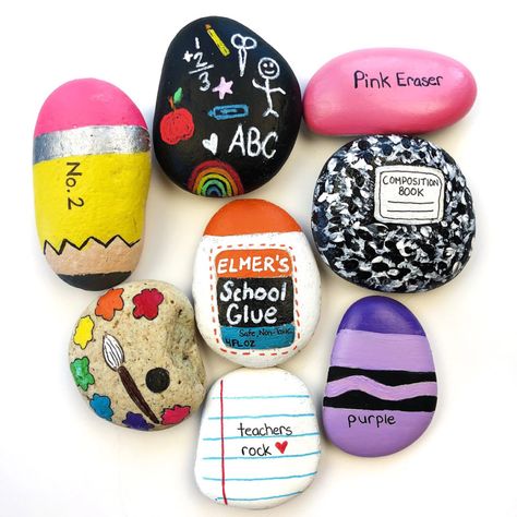 These back-to-school painted rock ideas are the perfect gift for a new teacher. They are also wonderful to hide as kindness rocks around schools or town. And if you want a cute way to give Cute Rock Painting Ideas Simple, Painting Bees, Painted Rock Ideas, Rock Painting Supplies, Paint Pens For Rocks, Rock Painting Tutorial, Posca Marker, School Painting, Happy Stones