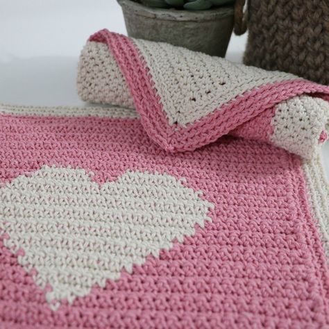 Heart Dishcloth, Kitchen Crochet, Crochet Hearts, Crocheting Projects, Graph Crochet, Crochet Dishcloth, Wash Clothes, Crochet Washcloth, Crochet Potholders