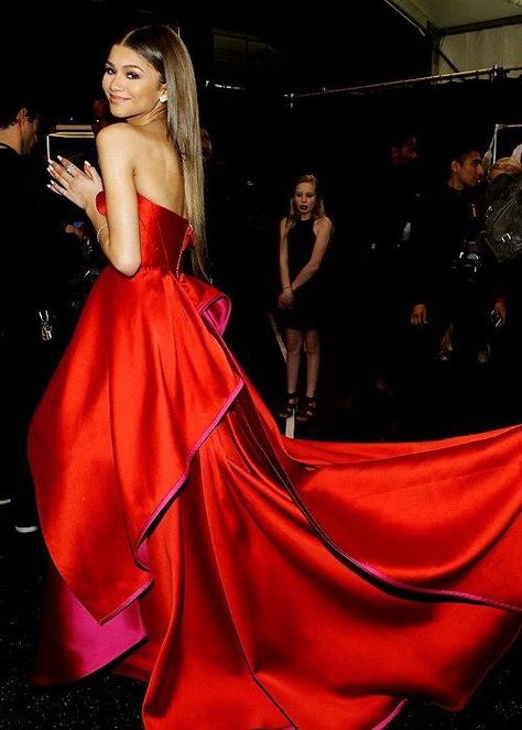 Mode Zendaya, Estilo Zendaya, Zendaya Outfits, Zendaya Style, Red Dress Women, Looks Party, Zendaya Coleman, Outfit Inspiration Fall, Red Carpet Dresses