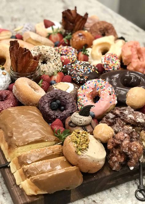 Donut Board by The BakerMama Doughnut Charcuterie Board, Donut Charcuterie Board Ideas, Donut Charcuterie Board, Donut Platter, Doughnut Bar, Host Ideas, Donut Board, Brunch Pastries, Charcuterie Party