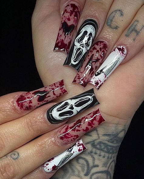 Ghost face freestyle 🔪🖤 Book ur spooky set neooww👻 #screamnails #nailart #naildesign #nailinspo #explore #halloween #halloweennails #ghostface #blood #spookyszn #spooky #spookynails # Ghost Face Nails Acrylic, Scream Inspired Nails, Scream Nail Designs, Horror Nails Designs, Halloween Nails Ghostface, Scream Nails Acrylic, Horror Themed Nails, Halloween Nails Blood, Ghost Face Nails