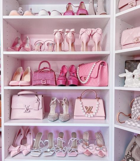 Pink Closet Ideas, Pink Shopping Aesthetic, Pink Girly Things Accessories, Anything Pink, Cute Hand Bags, Pink Shopping, Preppy Bedroom Decor, Nana Jacqueline, Pink Closet