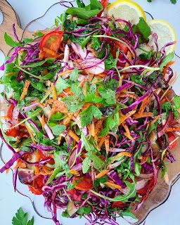 Turkish Salad Recipes, Turkish Salad, Restaurant Salad, Turkish Restaurant, Dinner Today, Tandoori Masala, Middle Eastern Dishes, Mediterranean Diet Recipes, Red Cabbage