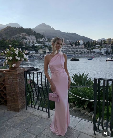 2025 Photo, Dress Wishlist, Pink Long Prom Dress, Outfit Aesthetics, Prom Dresses Long Pink, Spring Wedding Guest Dress, Long Bodycon Dress, Prom Dresses Vintage, Ball Gowns Evening