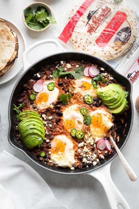 huevos rancheros Huevos Rancheros Skillet, Huevos Rancheros Recipe, Egg Skillet, Black Bean Recipes, Easy Skillet, Eat Lunch, Egg Dish, Dinner Is Served, Bean Recipes