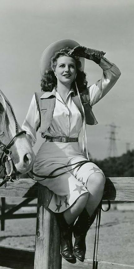 Harvey Girls, Cowboy Photography, Robert Young, Vintage Western Wear, Kentucky Girl, Girl Cowboy Boots, Cowboy Aesthetic, Cowgirl Costume, Western Movie