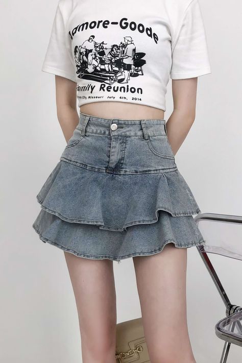 Tiered Pleated Denim Mini Skirt Denim Skirts Short, Skirt On Top Of Jeans, Denim Skirt Outfits Mini, Outfits With Jean Skirt, Denim Pleated Skirt Outfit, Pleated Denim Skirt Outfit, Short Denim Skirt Outfits, Denim Skirt Pleated, Tiered Denim Skirt