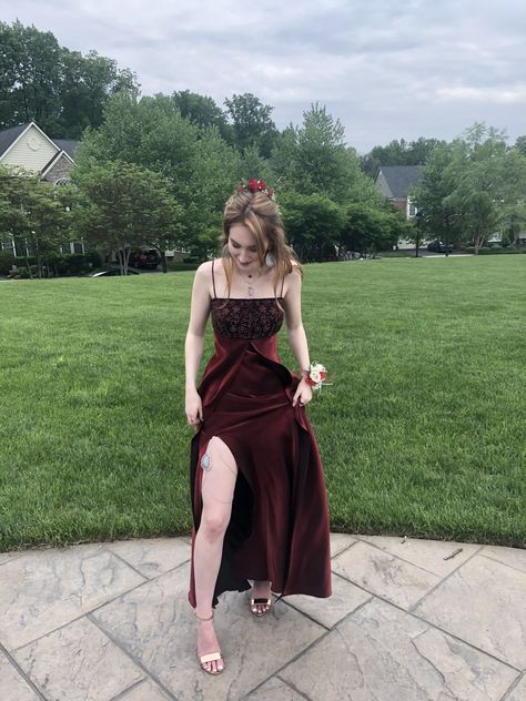 Atypical Prom Dress, Queer Prom Dress, Vintage Prom Looks, 90s Homecoming Dresses, 90’s Prom Dresses, Prom Dresses 90s, Vintage Hoco Dress, 90s Prom Dress Grunge, Vintage Prom Dresses 90s