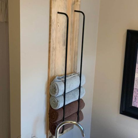 18 Small Modern Bathroom Towel Rack Ideas To Maximize Space - Techprojournal Towel Shelves Bathroom, Towel Rack Small Bathroom, Modern Bathroom Towel Rack Ideas, Modern Bathroom Towel Rack, Towel Rack Ideas, Towel Shelf Bathroom, Bathroom Towel Rack Ideas, Small Modern Bathroom, Modern Towel Rack