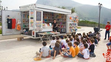 Container Library, Book Truck, Public Library Design, Book Carts, T3 Vw, Mobile Library, Bookstore Cafe, Library Inspiration, Dream Library